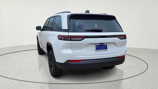 Bright White Clearcoat 2026 Jeep Grand Cherokee Laredo