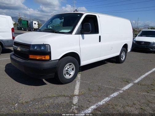Summit White 2018 Chevrolet Express 2500 Work Van