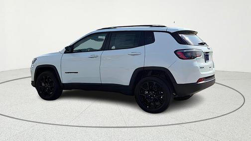 Bright White Clearcoat 2026 Jeep Compass Latitude
