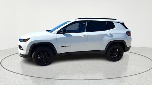 Bright White Clearcoat 2026 Jeep Compass Latitude