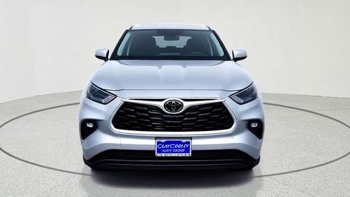 Celestial Silver Metallic 2024 Toyota Highlander XLE