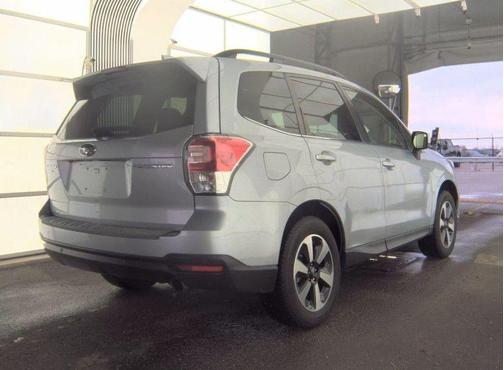 Ice Silver Metallic 2018 Subaru Forester 2.5i Limited