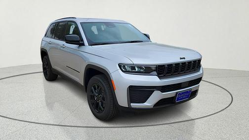 Silver Zynith 2026 Jeep Grand Cherokee Laredo