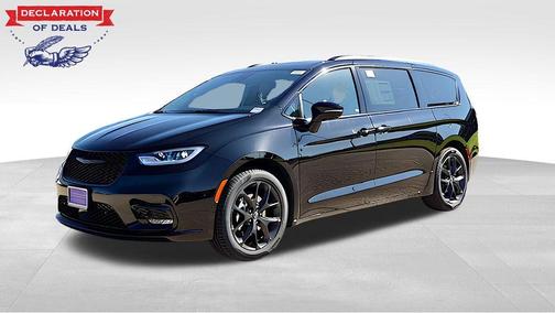 Diamond Black 2026 Chrysler Pacifica Limited