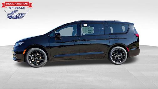 Diamond Black 2026 Chrysler Pacifica Limited