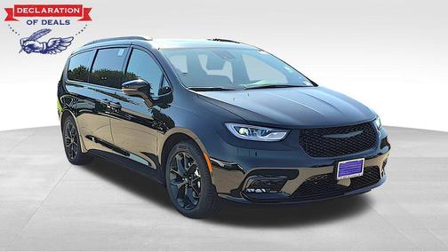 Diamond Black 2026 Chrysler Pacifica Limited