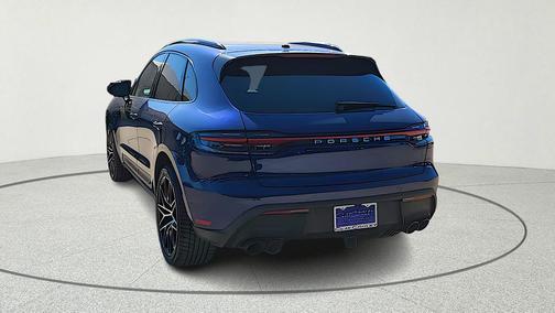 2023 Porsche Macan Base