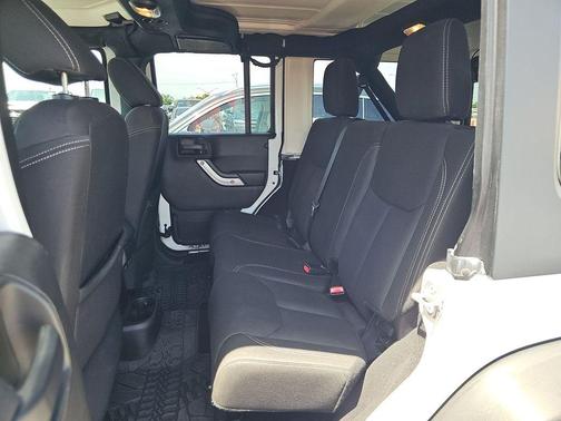 Bright White Clearcoat 2017 Jeep Wrangler Unlimited Rubicon