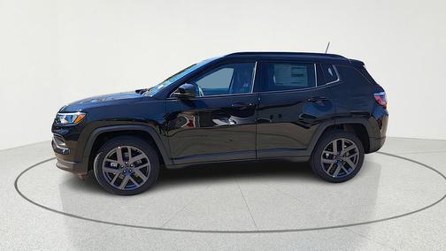 Diamond Black 2026 Jeep Compass Latitude