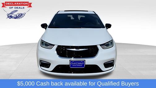 Bright White Clearcoat 2026 Chrysler Pacifica Limited