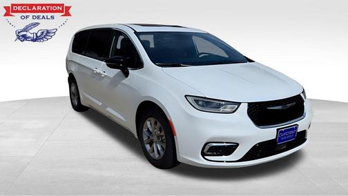 Bright White Clearcoat 2026 Chrysler Pacifica Limited