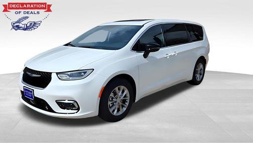 Bright White Clearcoat 2026 Chrysler Pacifica Limited
