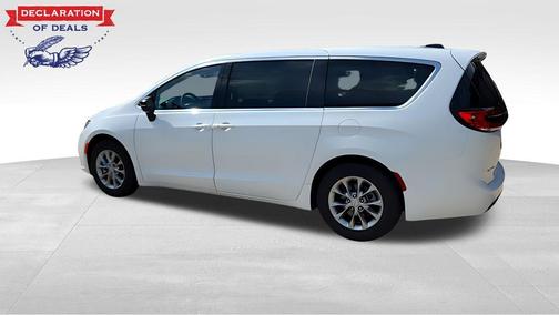 Bright White Clearcoat 2026 Chrysler Pacifica Limited