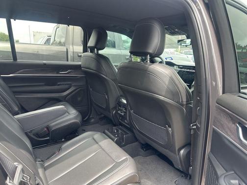 Metallic 2024 Jeep Grand Cherokee L Limited