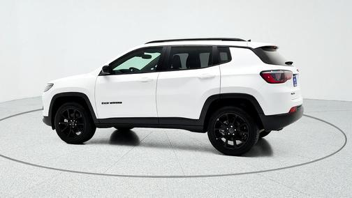Bright White Clearcoat 2026 Jeep Compass Latitude