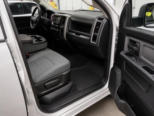 Bright Silver Clearcoat Metallic 2018 RAM 1500 ST