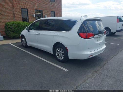 Bright White Clearcoat 2020 Chrysler Voyager LX