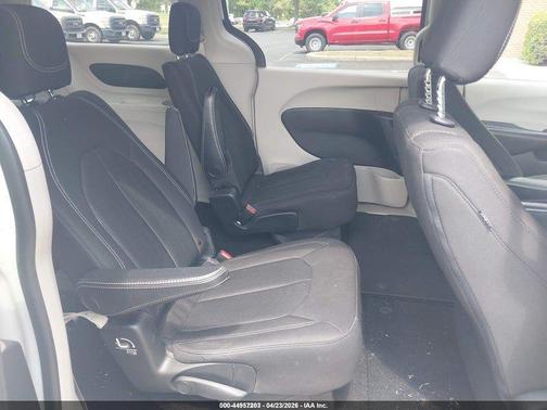 Bright White Clearcoat 2020 Chrysler Voyager LX