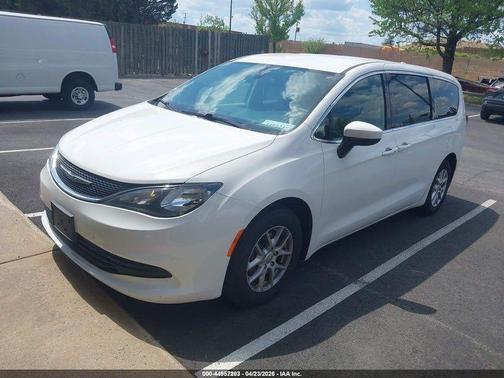 Bright White Clearcoat 2020 Chrysler Voyager LX