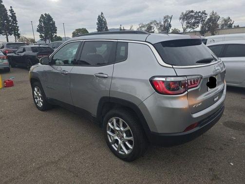 2022 Jeep Compass Latitude Lux
