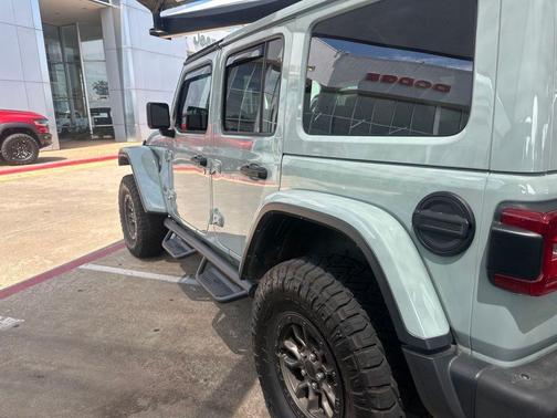Earl Clearcoat 2023 Jeep Wrangler Rubicon 392