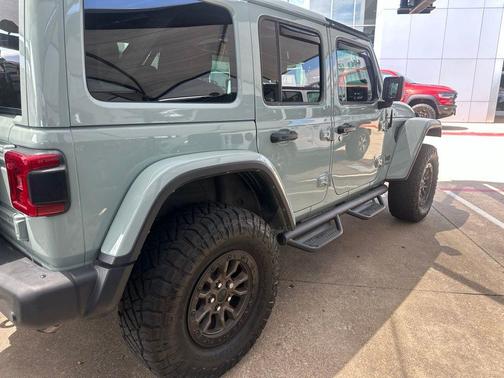 Earl Clearcoat 2023 Jeep Wrangler Rubicon 392