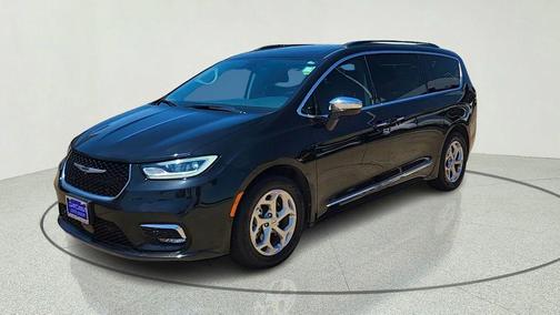 Brilliant Black Crystal Pearlcoat 2022 Chrysler Pacifica Limited