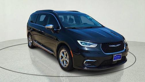 Brilliant Black Crystal Pearlcoat 2022 Chrysler Pacifica Limited
