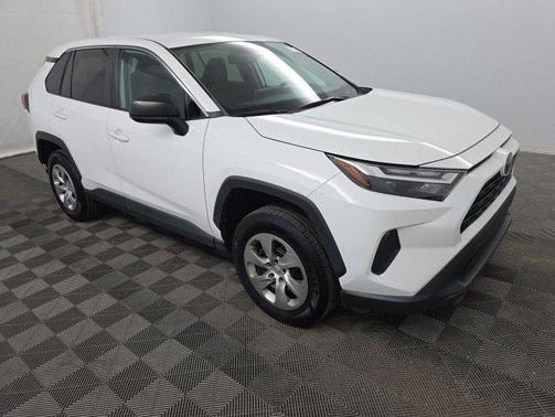 Ice 2023 Toyota RAV4 LE