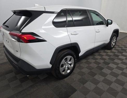 Ice 2023 Toyota RAV4 LE