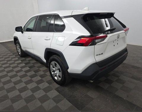 Ice 2023 Toyota RAV4 LE