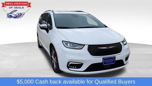 Bright White Clearcoat 2026 Chrysler Pacifica Pinnacle