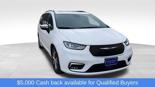 Bright White Clearcoat 2026 Chrysler Pacifica Pinnacle