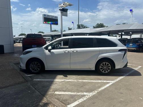 Ice 2024 Toyota Sienna LE