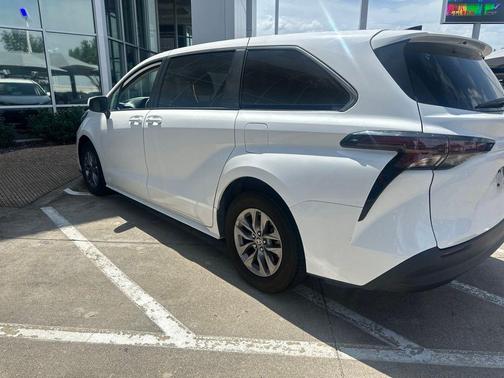 Ice 2024 Toyota Sienna LE