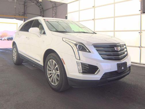 Crystal White Tri-Coat 2018 Cadillac XT5 Luxury