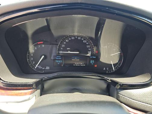 Crystal White Tri-Coat 2018 Cadillac XT5 Luxury