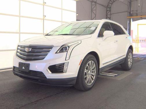 Crystal White Tri-Coat 2018 Cadillac XT5 Luxury
