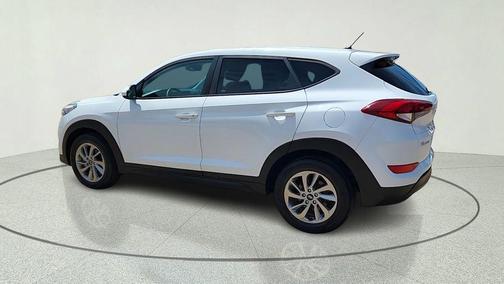 Dazzling White 2018 Hyundai TUCSON SE