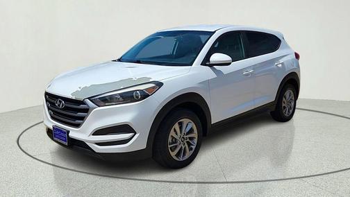Dazzling White 2018 Hyundai TUCSON SE