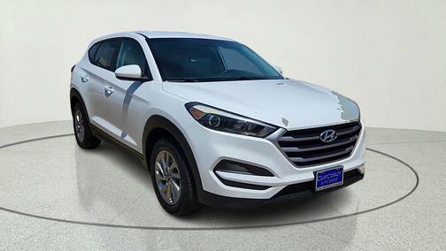 Dazzling White 2018 Hyundai TUCSON SE