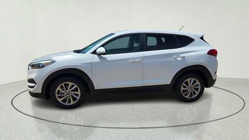 Dazzling White 2018 Hyundai TUCSON SE
