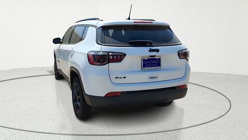 Bright White Clearcoat 2026 Jeep Compass Latitude
