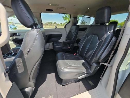 Bright White Clearcoat 2020 Chrysler Pacifica Touring-L