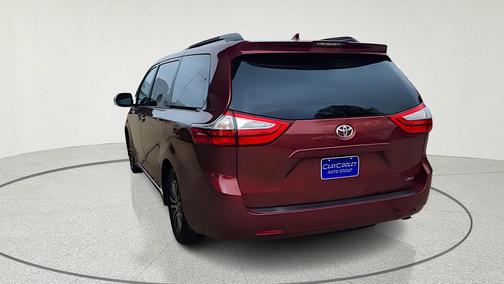 2018 Toyota Sienna XLE