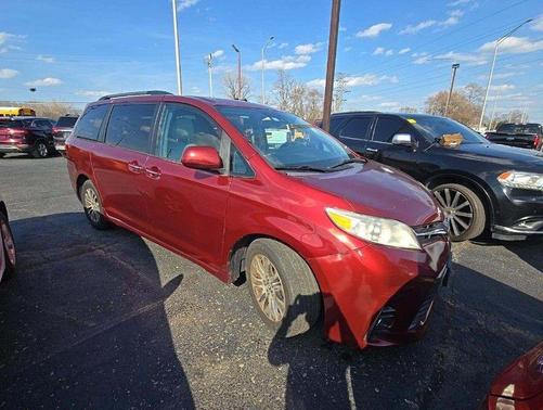 2018 Toyota Sienna XLE