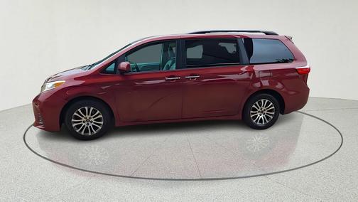 2018 Toyota Sienna XLE