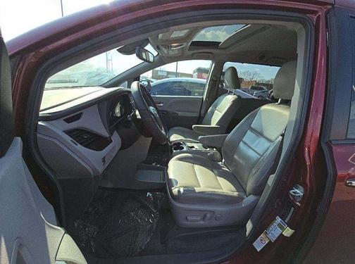 2018 Toyota Sienna XLE