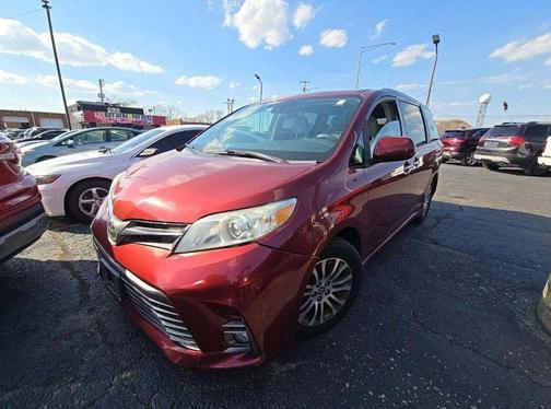 2018 Toyota Sienna XLE