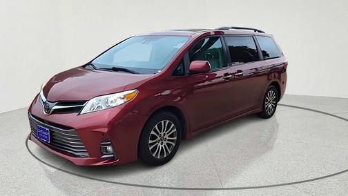 2018 Toyota Sienna XLE